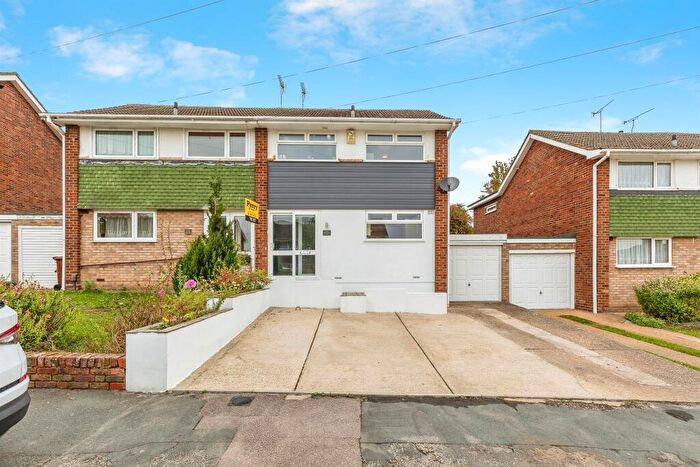 3 Bedroom Semi-Detached House For Sale In Bettescombe Road, Gillingham, ME8