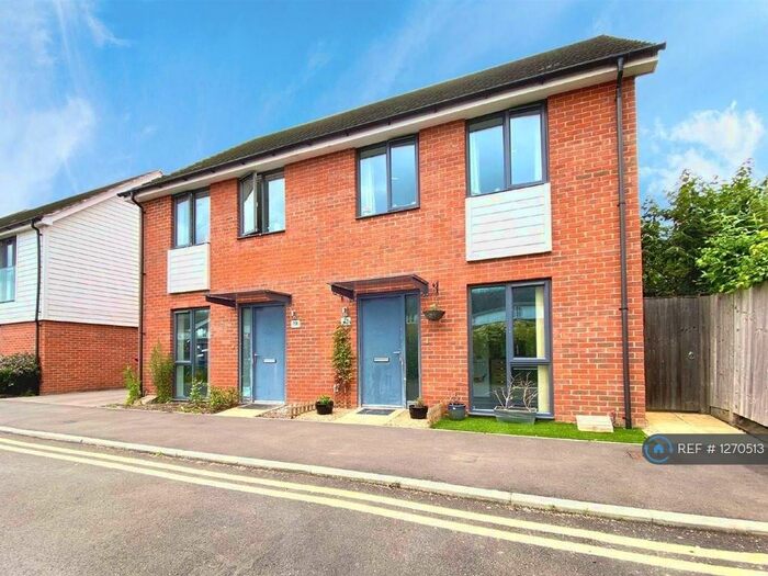 3 Bedroom Semi-Detached House To Rent In Alexander Turner Close, Reading, RG1