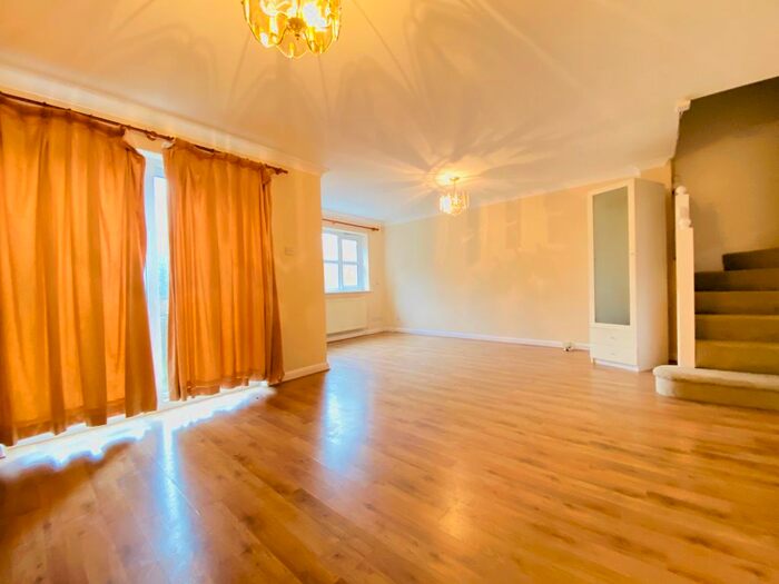 4 Bedroom Terraced House To Rent In Larcombe Close, Croydon, CR0