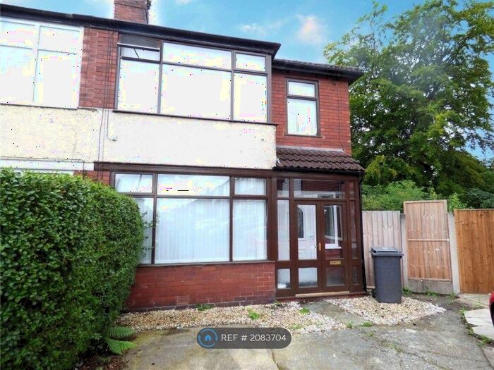 3 Bedroom Semi-Detached House To Rent In Woodlands, Failsworth, Manchester, M35