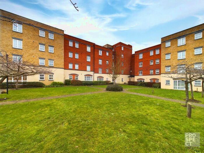 2 Bedroom Apartment To Rent In Holyhead Mews, Slough, Berkshire, SL1