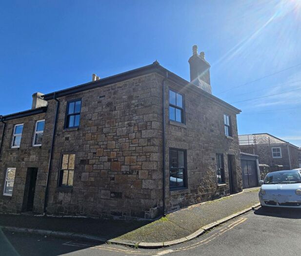 3 Bedroom End Of Terrace House To Rent In Gwavas Street, Penzance, TR18