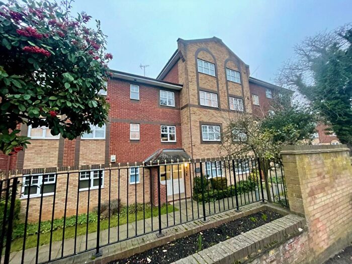 2 Bedroom Apartment To Rent In Knights Field, Luton, LU2