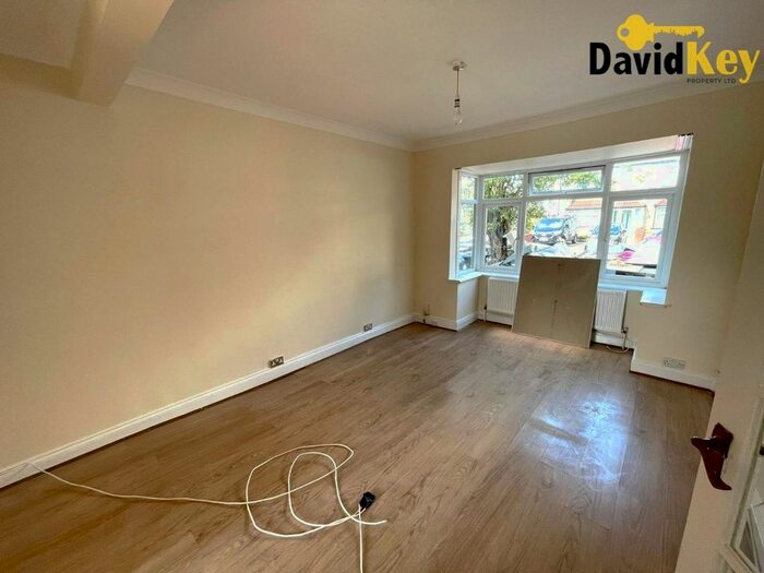 3 Bedroom Detached House To Rent In Greenwood Avenue, Enfield, EN3