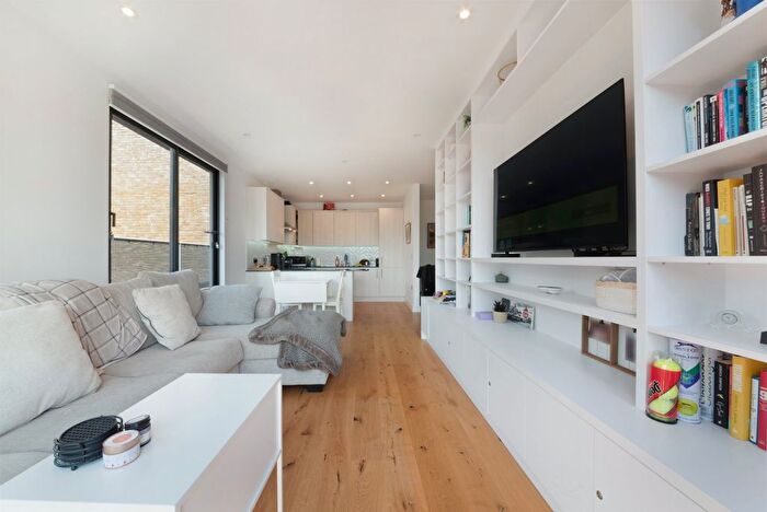 2 Bedroom Flat To Rent In Ensign Street, London, E1