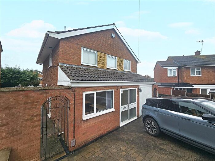 3 Bedroom Detached House To Rent In St. Ives Road, Wigston, LE18
