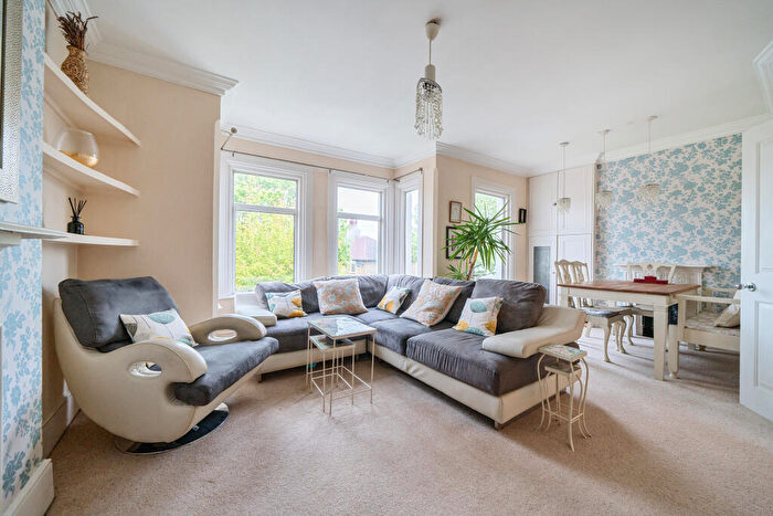 3 Bedroom Flat To Rent In Babbacombe Road, Bromley, BR1