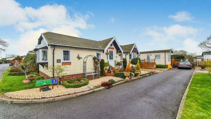 2 Bedroom Park Home For Sale In Rose Crescent, Pavenham, Bedford, MK43