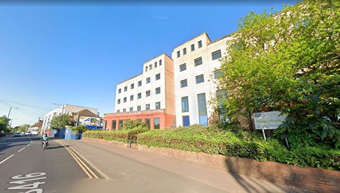 Studio To Rent In Slough Foyer, Slough, Berkshire, SL2