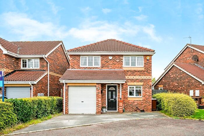 4 Bedroom Detached House For Sale In Glen Court, Castleford, WF10
