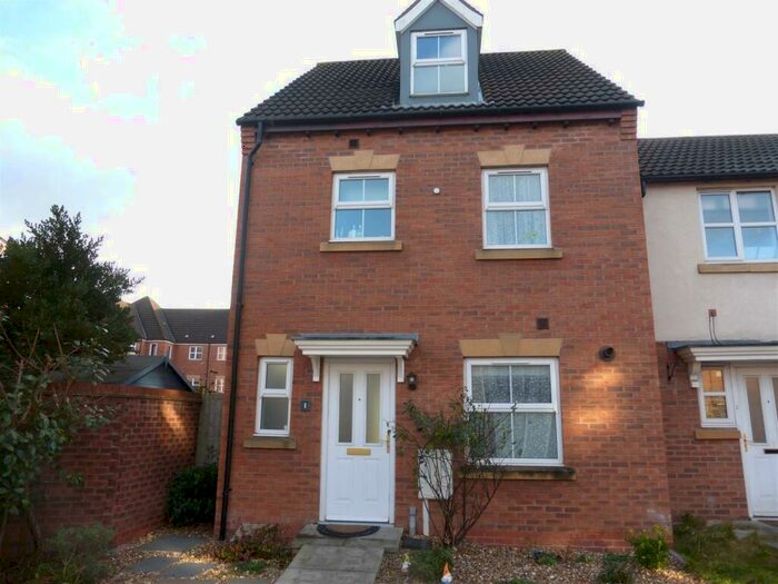 4 Bedroom Town House To Rent In Lewsey Close, Chilwell, Nottingham, NG9