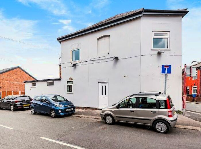 Houses for sale & to rent in M43 6NY, Edge Lane, Droylsden East Manchester