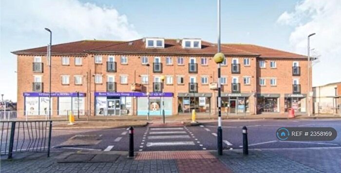 2 Bedroom Flat To Rent In Cabot Court, Bristol, BS7