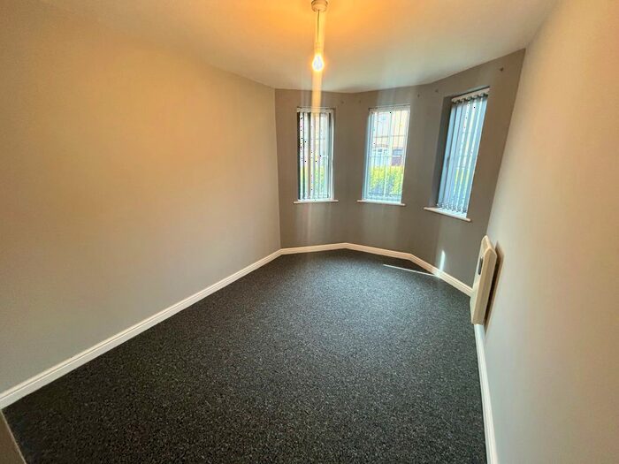 2 Bedroom Flat To Rent In Dorsett Road, Darlaston, Wednesbury, WS10