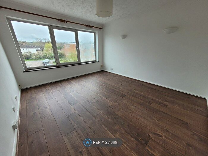 2 Bedroom Flat To Rent In Ryder Close, Bushey, WD23