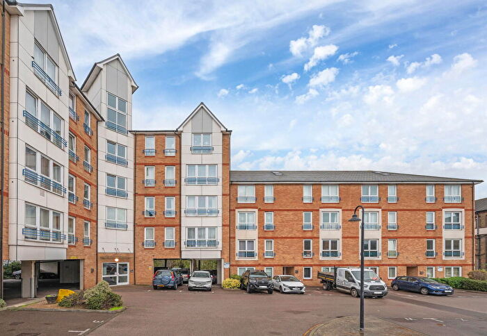 2 Bedroom Flat For Sale In Stuart Road, Gravesend, DA11