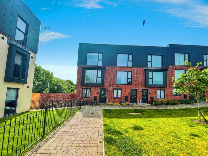 3 Bedroom Town House To Rent In Rhodfa Ieuan, Capel Llanilltern, Cardiff, CF5