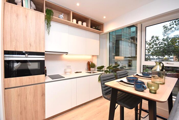 1 Bedroom Flat To Rent In Virginia House, Walton Street, HP21
