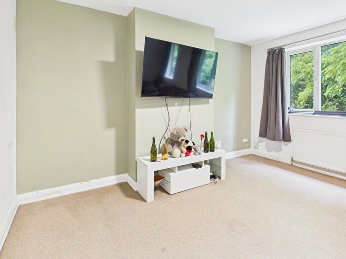 2 Bedroom Maisonette To Rent In Pixfield Court, Beckenham Lane, Bromley, Kent, BR2