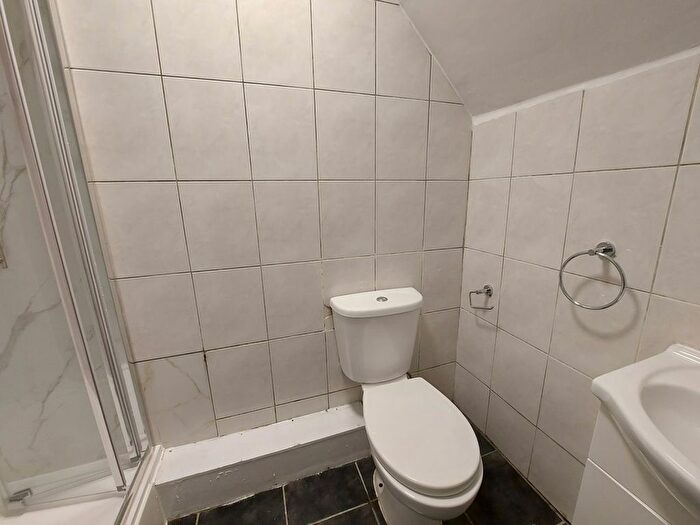2 Bedroom Flat To Rent In Woodford Avenue, Ilford, IG2
