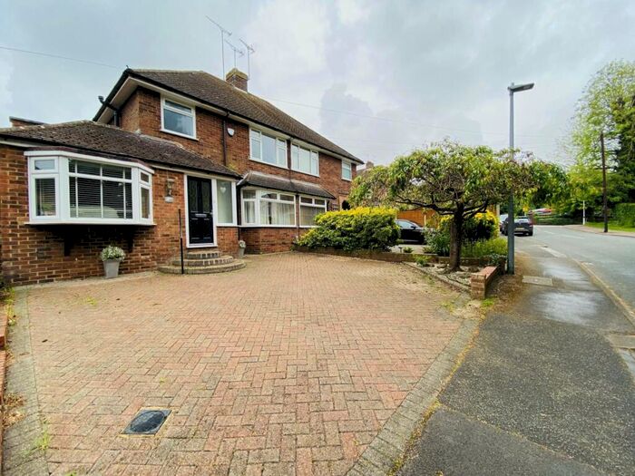 3 Bedroom Semi-Detached House To Rent In Hawthorn Close, Dunstable, LU6