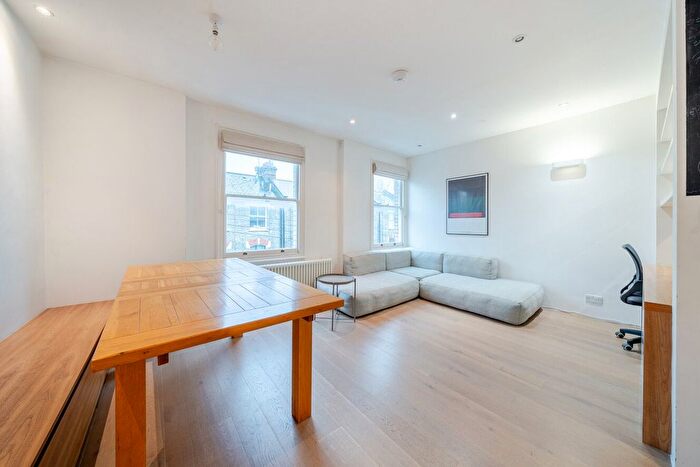 2 Bedroom Flat For Sale In Bonnington Square, London, SW8