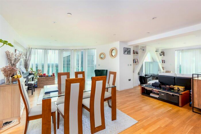 2 Bedroom Flat To Rent In Cavalier House, - Uxbridge Road, Ealing, W5