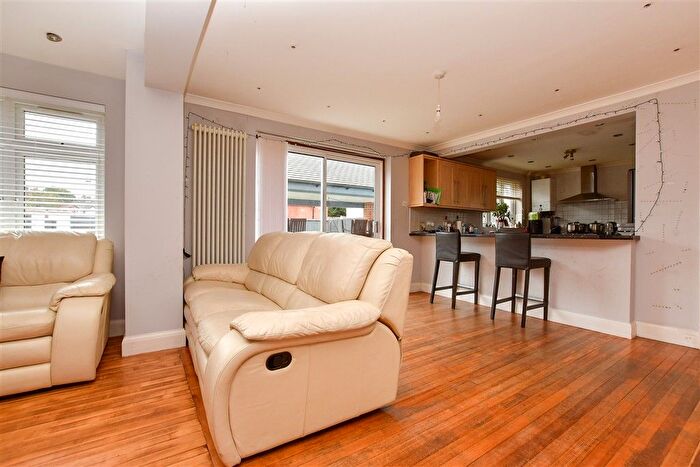 3 Bedroom Detached House For Sale In Wickham Road, Shirley, Croydon, Surrey, CR0