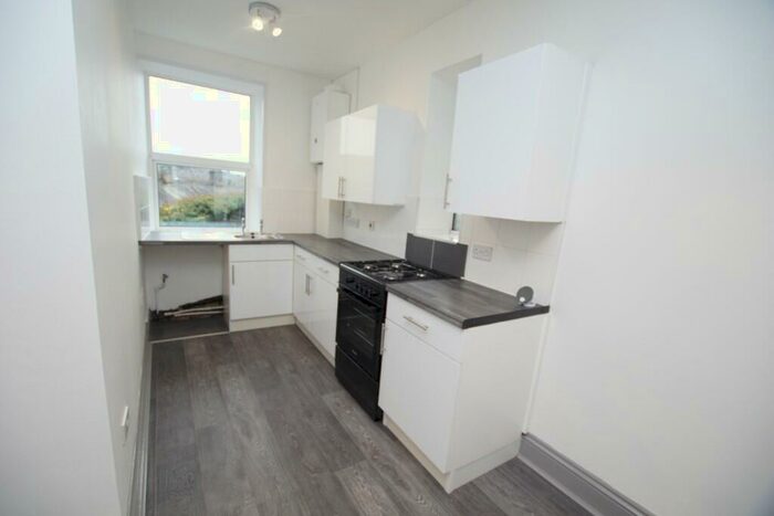 2 Bedroom Flat To Rent In **Spacious** Surrey Street, Glossop, SK13