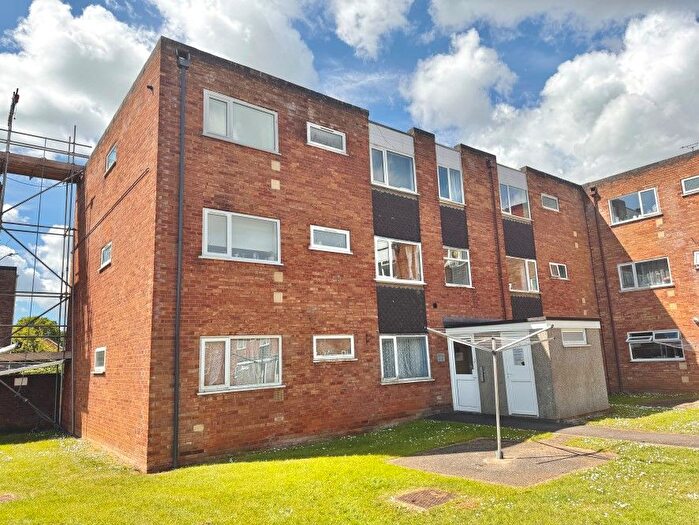 2 Bedroom Flat For Sale In Chargrove, Yate, Bristol, BS37
