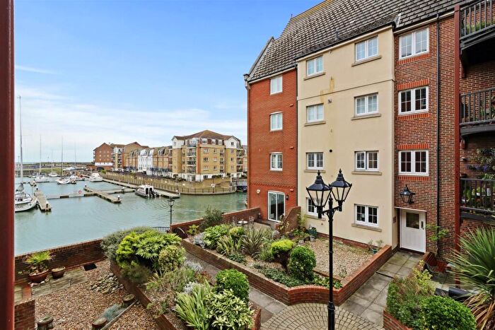 2 Bedroom Apartment To Rent In Madeira Way, Eastbourne, BN23