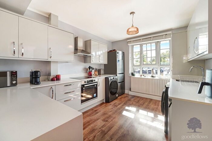 3 Bedroom Maisonette For Sale In Martin Way, Morden, SM4