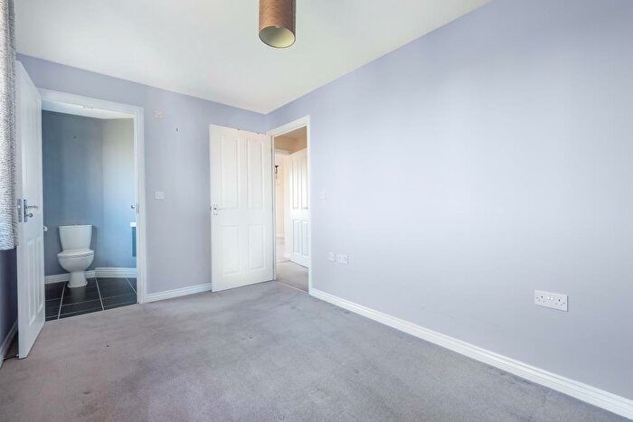 2 Bedroom Apartment To Rent In Berryfields, Aylesbury, HP18