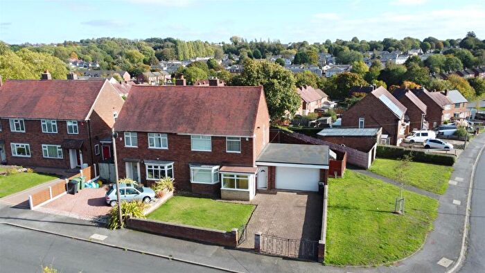 3 Bedroom Semi-Detached House For Sale In Fairfield Road, Stourbridge, DY8