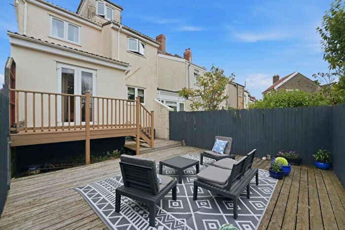 2 Bedroom Flat For Sale In Two Mile Hill Road, Bristol, BS15