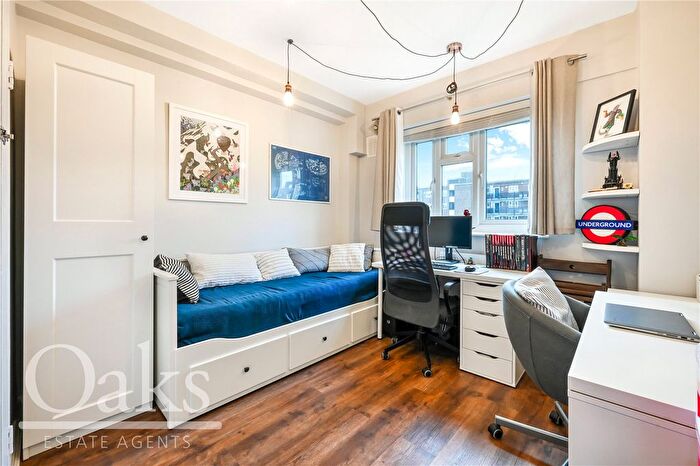 2 Bedroom Flat For Sale In Holmewood Gardens, London, SW2