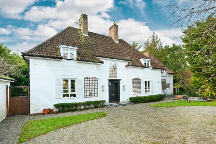 4 Bedroom Detached House For Sale In Ruxley Crescent, Claygate, Esher, Surrey, KT10