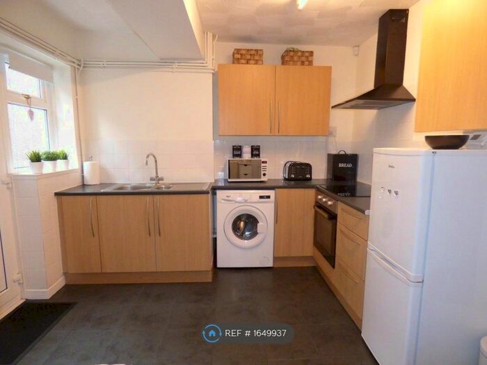 2 Bedroom Semi-Detached House To Rent In Uplands Terrace, Morriston, Swansea, SA6