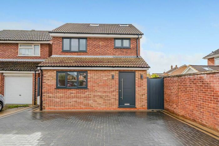 3 Bedroom Detached House To Rent In Turnberry Close, Bicester, OX26