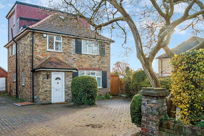 4 Bedroom Detached House For Sale In Northwood Road, Harefield, UB9