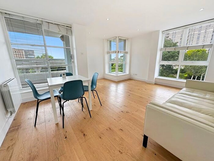 2 Bedroom Flat To Rent In Barrier Point Road, London, E16