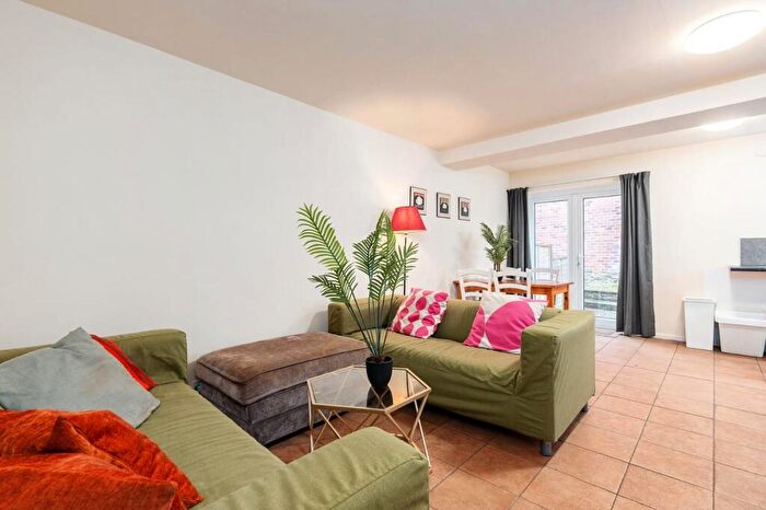 4 Bedroom House To Rent In Western Road, Crookes, S10