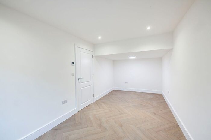 2 Bedroom Flat To Rent In Croydon, CR0