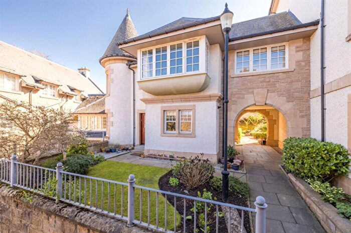 3 Bedroom Flat For Sale In West Mill Bank, Edinburgh, EH13