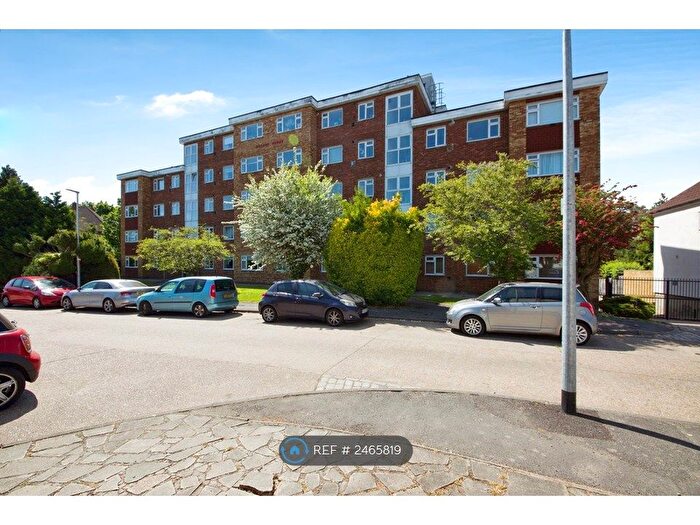 2 Bedroom Flat To Rent In Durham Avenue, Woodford Green, IG8