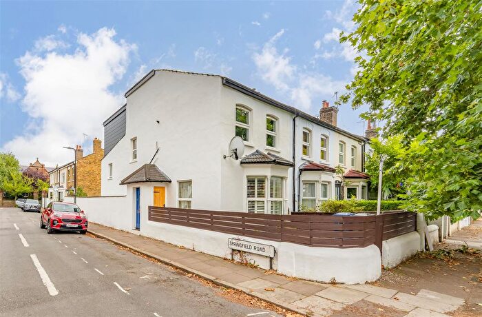 3 Bedroom Flat For Sale In Station Road, London, W7