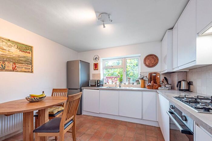 2 Bedroom Flat For Sale In Crescent Road, New Barnet, Barnet, EN4