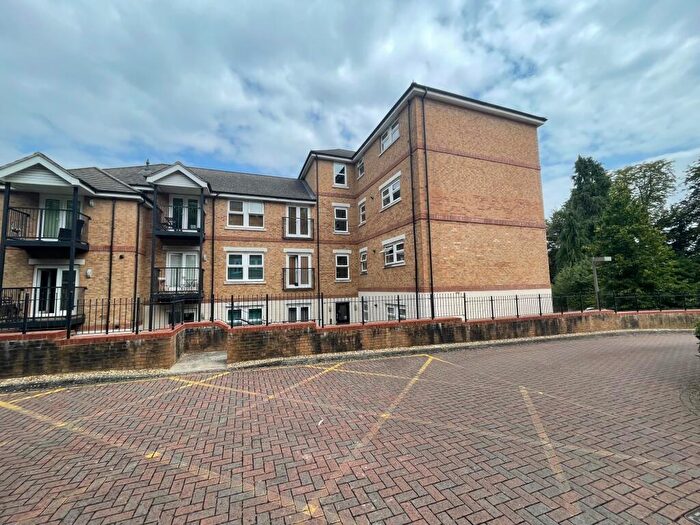 2 Bedroom Flat To Rent In Adrian Close, Hemel Hempstead, HP1