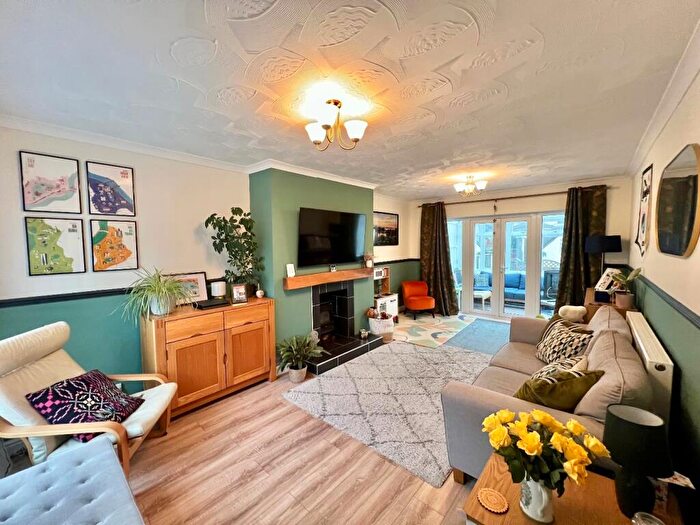 3 Bedroom Semi-Detached House For Sale In Heol-Y-Bardd, Bridgend County Borough, CF31 - Photo 2