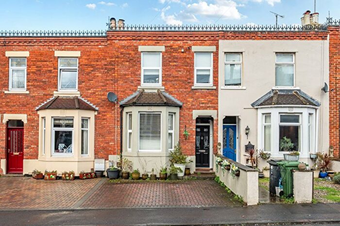 3 Bedroom Terraced House For Sale In Kingshill Road, Kingshill, Swindon, SN1